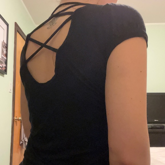 Cross-Back Flowy Shirt - Picture 6 of 8